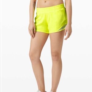 Lululemon Hotty Hot Short II *Long 4"
Highlight Yellow size 2